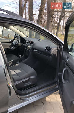 Універсал Volkswagen Golf 2010 в 
