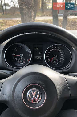 Універсал Volkswagen Golf 2010 в 
