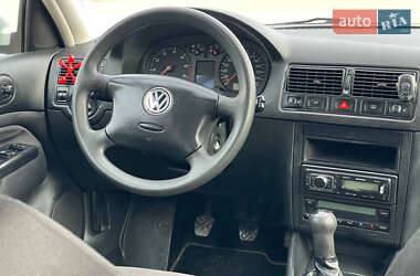 Хетчбек Volkswagen Golf 2002 в Самборі