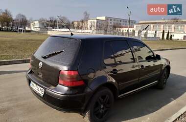 Хетчбек Volkswagen Golf 2001 в Сумах