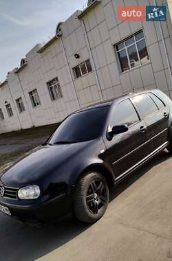 Хэтчбек Volkswagen Golf 2001 в Сумах