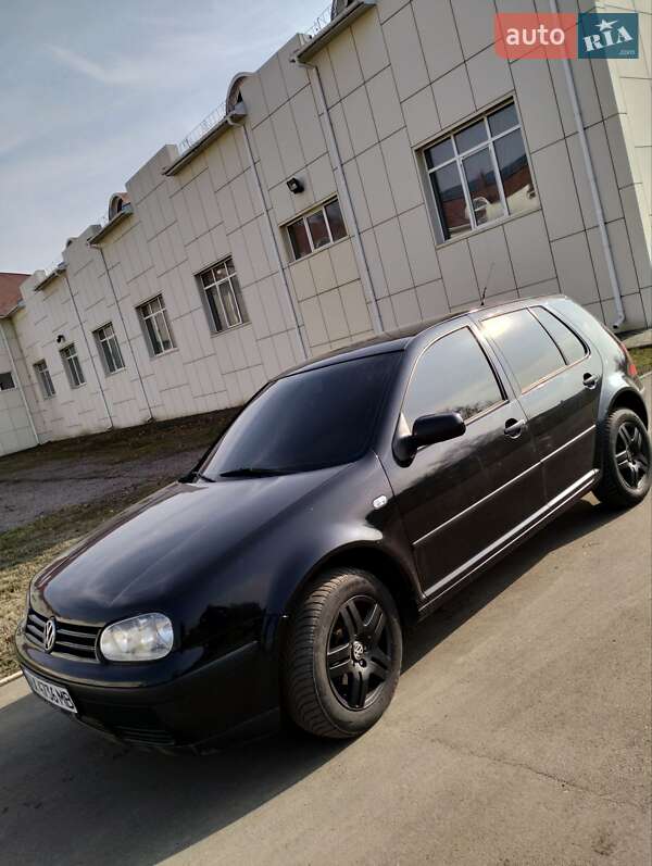 Хетчбек Volkswagen Golf 2001 в Сумах