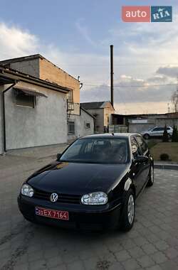 Хетчбек Volkswagen Golf 2002 в Здолбуніві