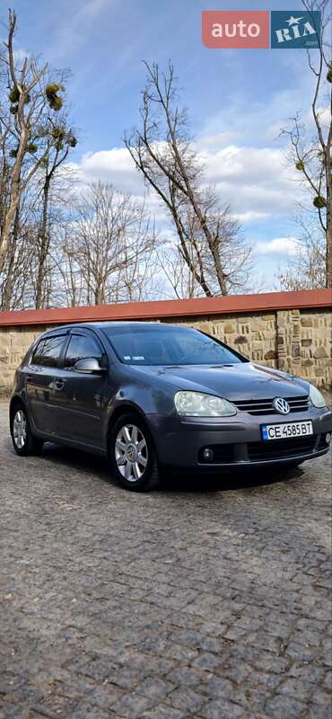 Хетчбек Volkswagen Golf 2005 в Чернівцях