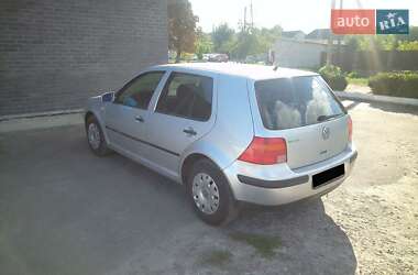 Хэтчбек Volkswagen Golf 2001 в Вараше