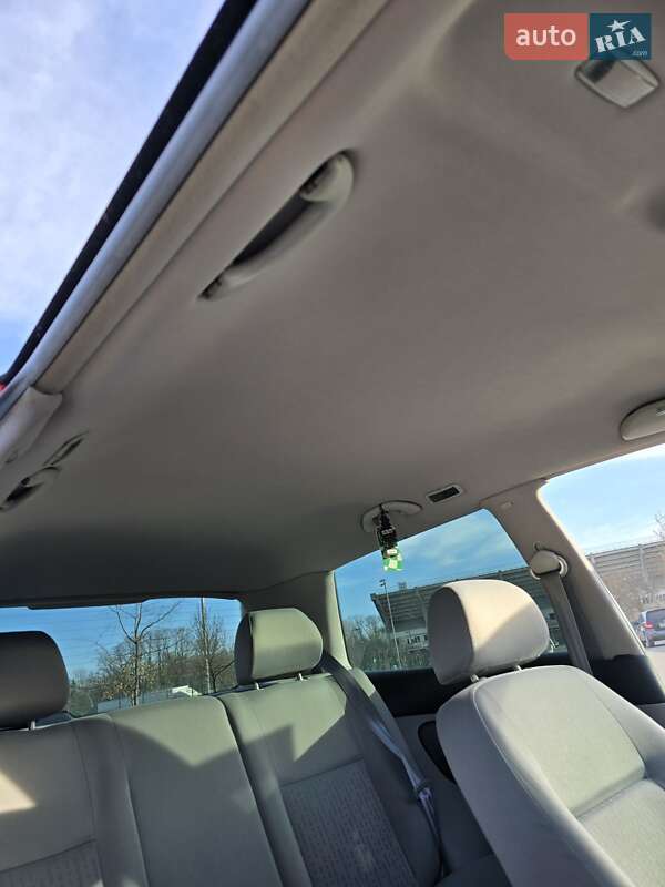 Хэтчбек Volkswagen Golf 2002 в Ивано-Франковске