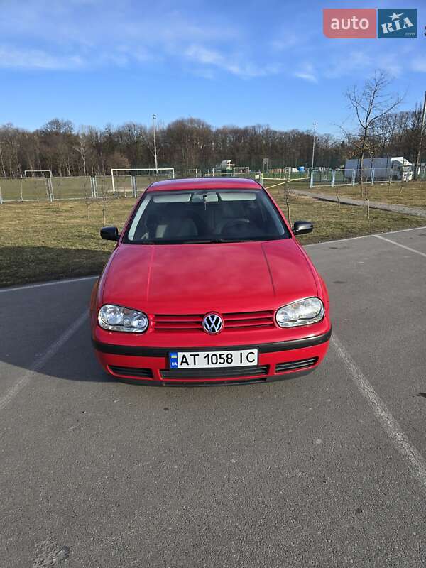 Хэтчбек Volkswagen Golf 2002 в Ивано-Франковске