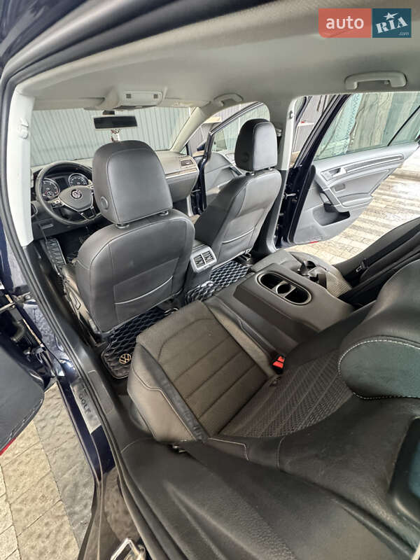 Универсал Volkswagen Golf 2015 в Ужгороде