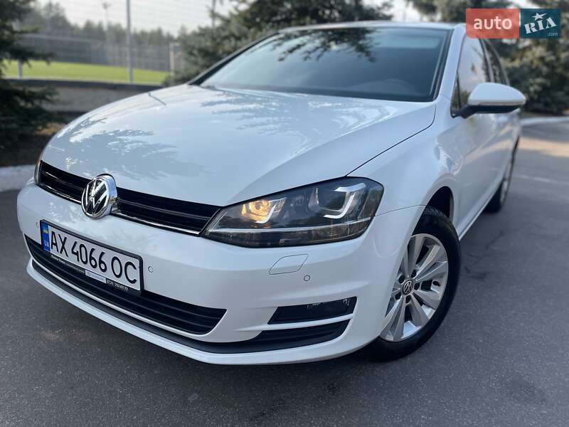 Хэтчбек Volkswagen Golf 2015 в Киеве