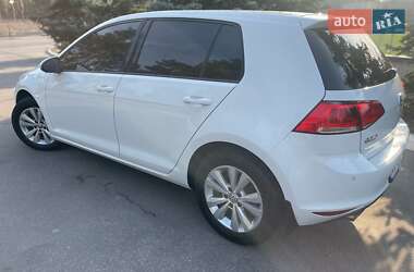 Хэтчбек Volkswagen Golf 2015 в Киеве