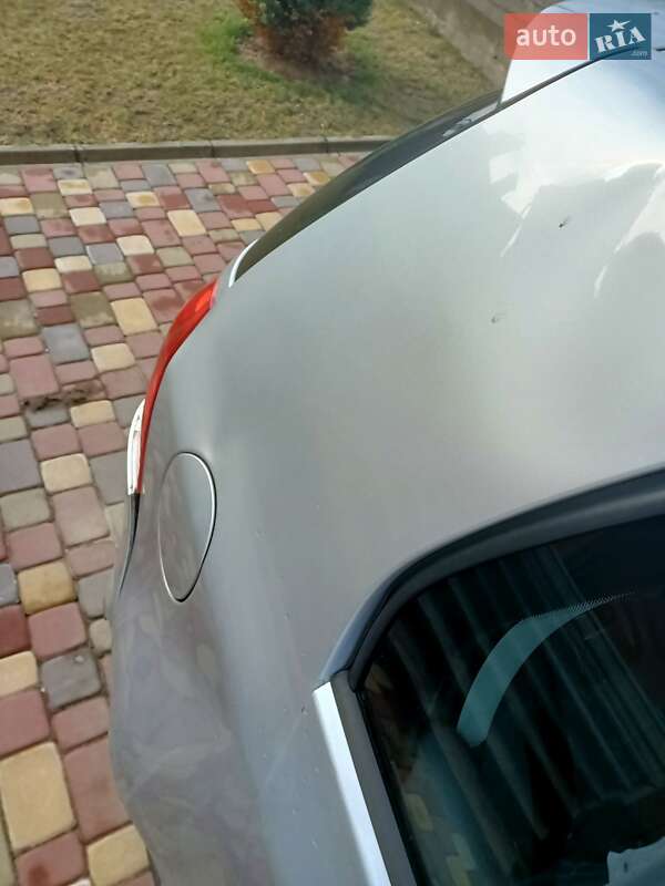 Хэтчбек Volkswagen Golf 2005 в Львове