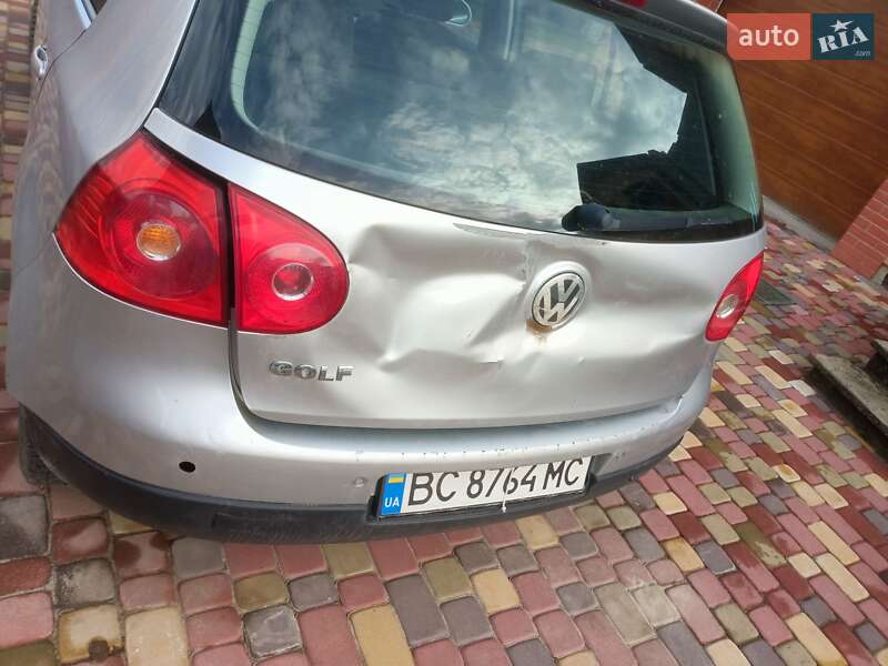 Хэтчбек Volkswagen Golf 2005 в Львове