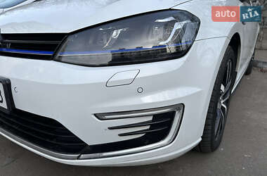 Хэтчбек Volkswagen Golf 2015 в 