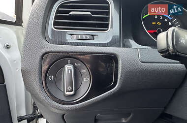 Хэтчбек Volkswagen Golf 2015 в 