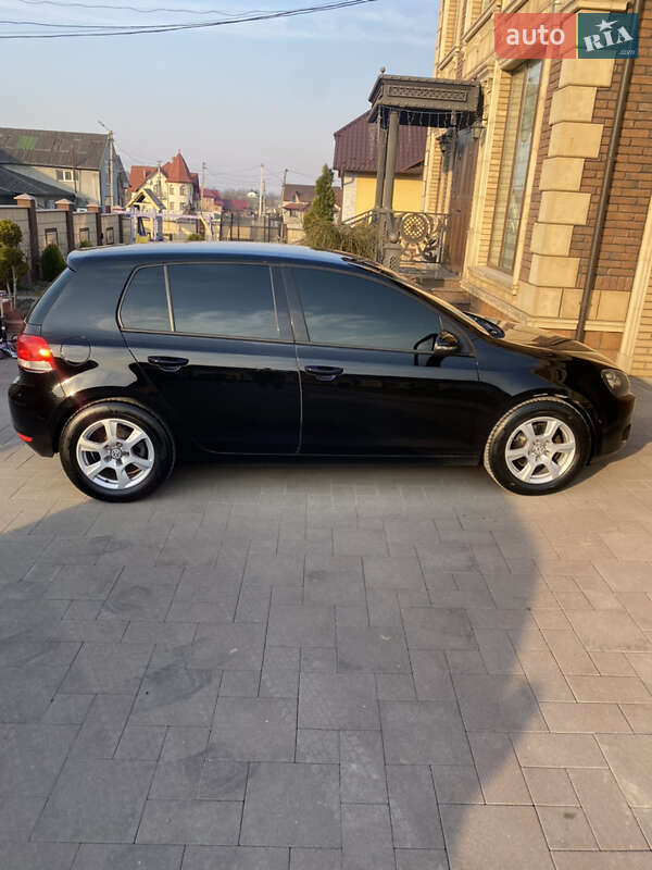 Хетчбек Volkswagen Golf 2009 в Чернівцях