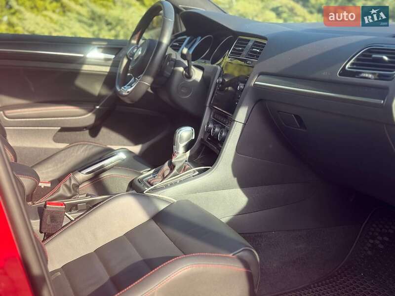 Хетчбек Volkswagen Golf 2019 в Києві