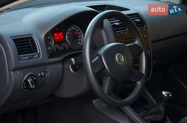 Хетчбек Volkswagen Golf 2006 в Дніпрі