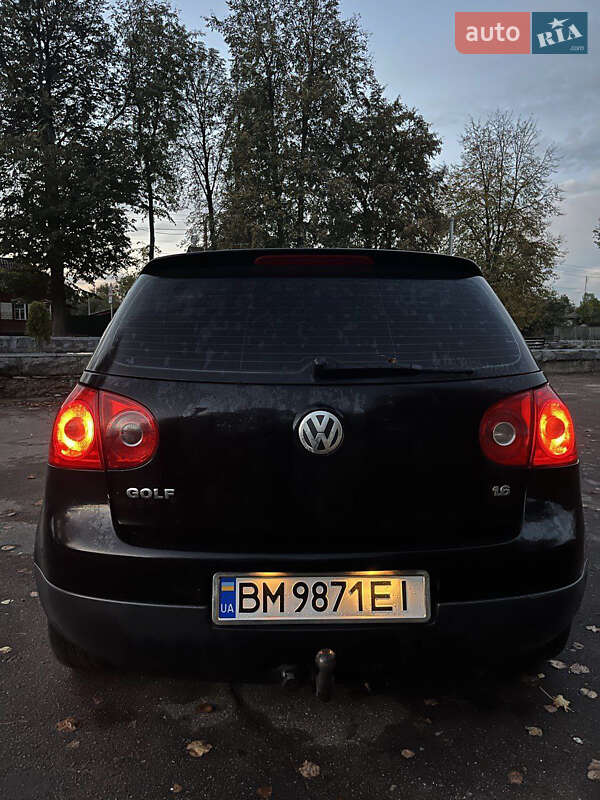 Хэтчбек Volkswagen Golf 2005 в Кролевце
