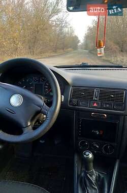 Хетчбек Volkswagen Golf 2003 в Конотопі