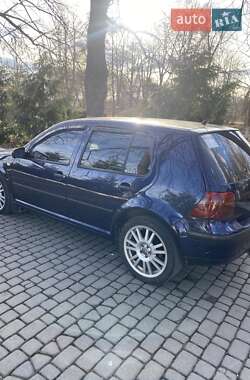 Хетчбек Volkswagen Golf 2002 в Чернівцях