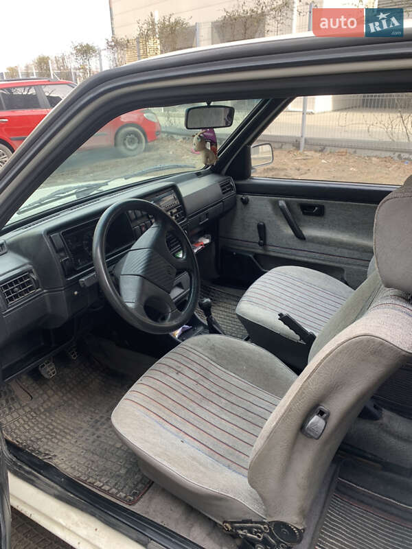 Хетчбек Volkswagen Golf 1988 в Дніпрі