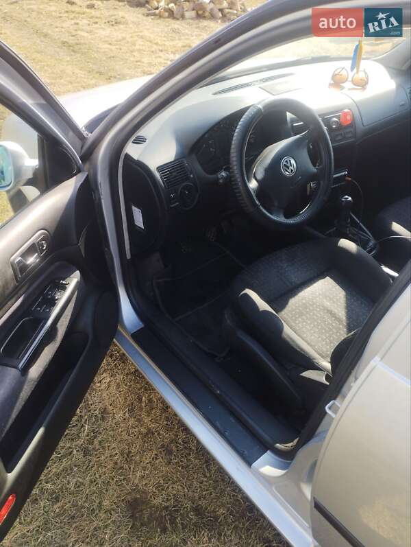 Універсал Volkswagen Golf 2001 в Івано-Франківську