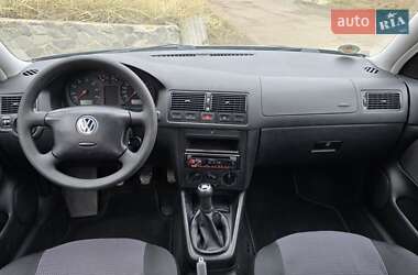 Хетчбек Volkswagen Golf 2002 в Полтаві