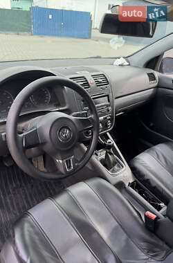 Хэтчбек Volkswagen Golf 2004 в Червонограде