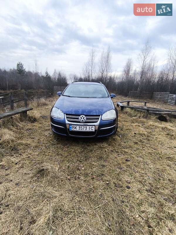Універсал Volkswagen Golf 2008 в Сарнах