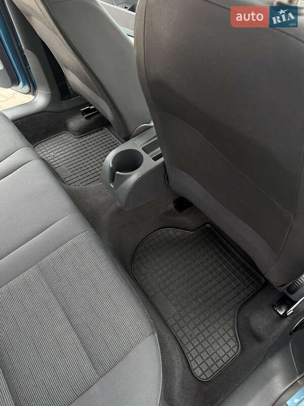 Хэтчбек Volkswagen Golf 2006 в Лубнах