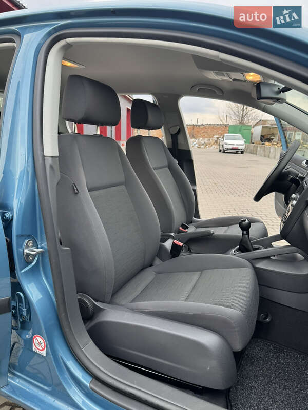 Хэтчбек Volkswagen Golf 2006 в Лубнах