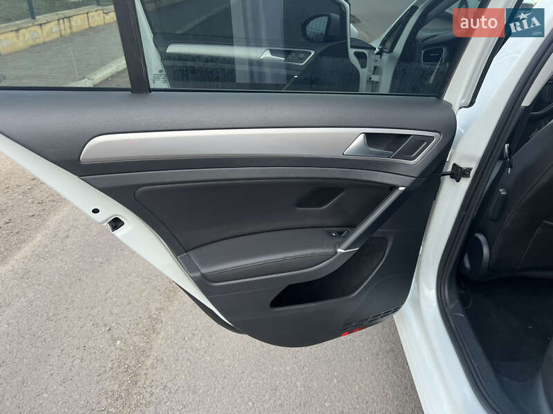 Хэтчбек Volkswagen Golf 2015 в Одессе