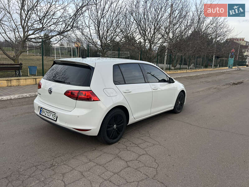 Хэтчбек Volkswagen Golf 2015 в Одессе