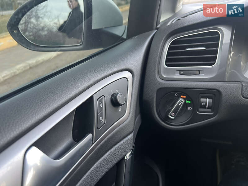 Хэтчбек Volkswagen Golf 2015 в Одессе