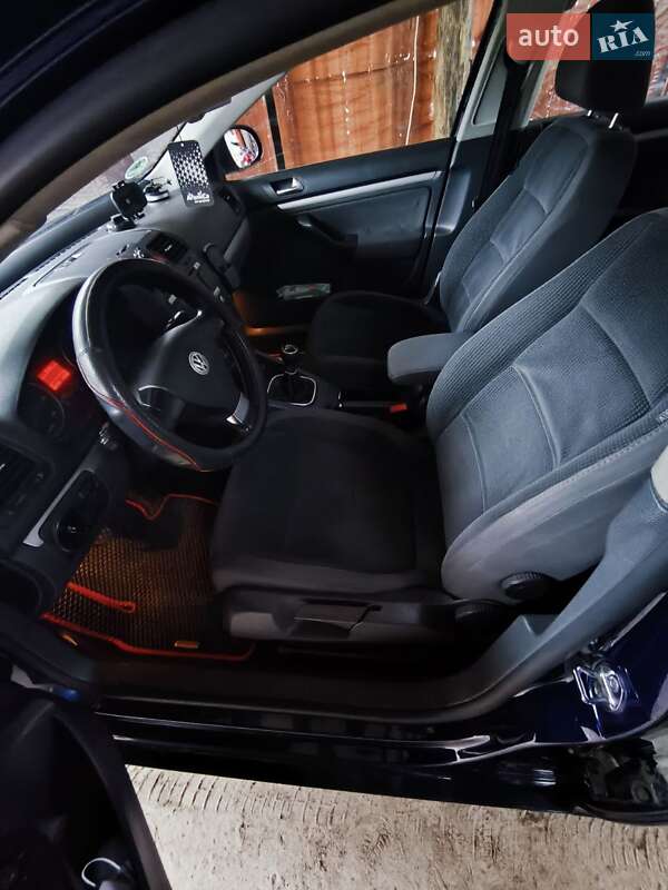 Універсал Volkswagen Golf 2008 в Сарнах