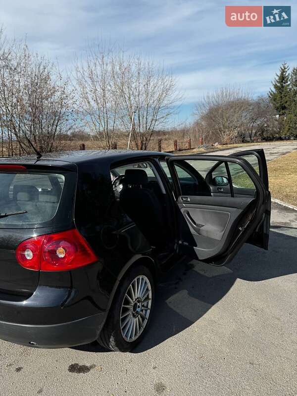 Хэтчбек Volkswagen Golf 2005 в Бердичеве