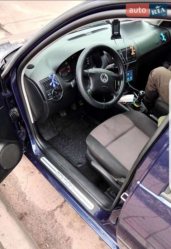 Хэтчбек Volkswagen Golf 2000 в Новомосковске