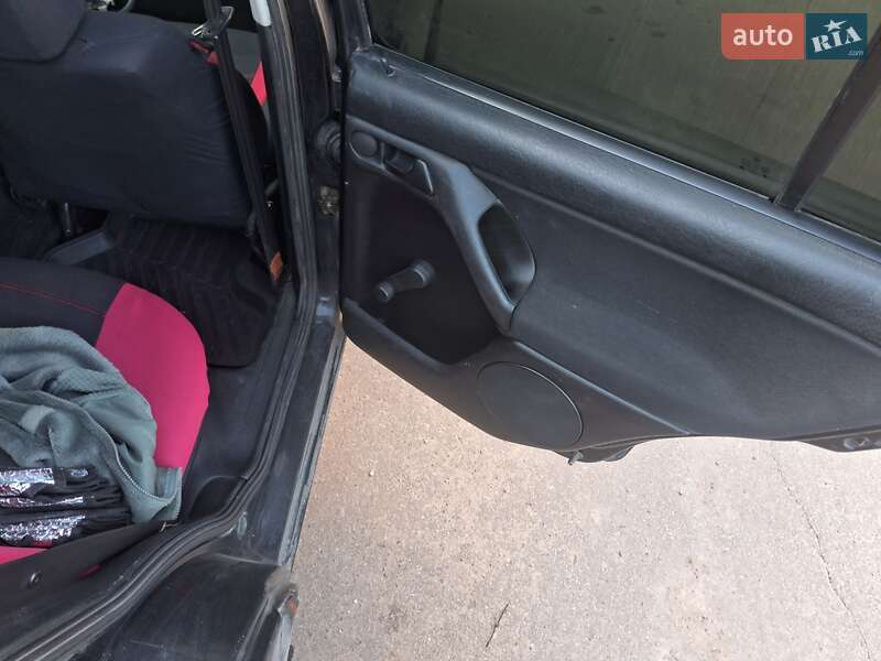 Хэтчбек Volkswagen Golf 1997 в 