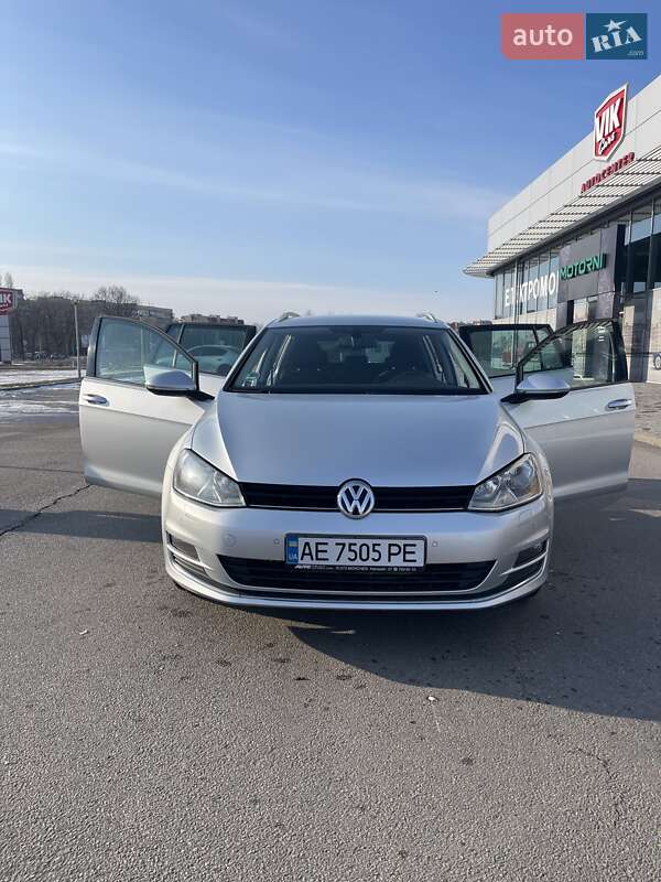 Універсал Volkswagen Golf 2015 в Дніпрі