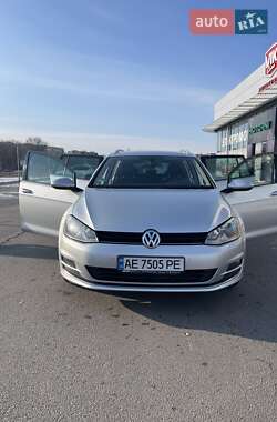 Універсал Volkswagen Golf 2015 в Дніпрі