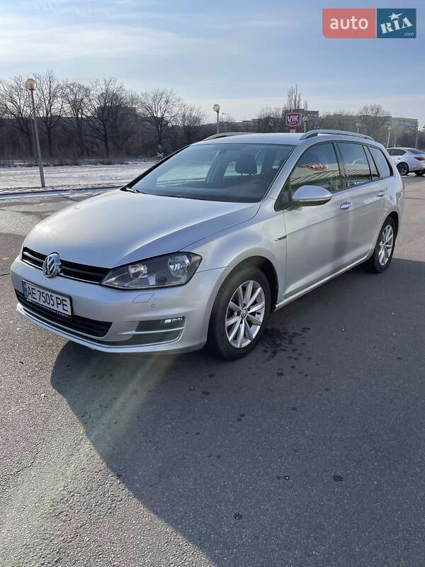 Універсал Volkswagen Golf 2015 в Дніпрі