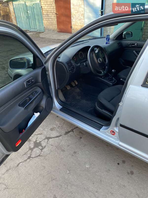 Хетчбек Volkswagen Golf 2000 в Софіївці