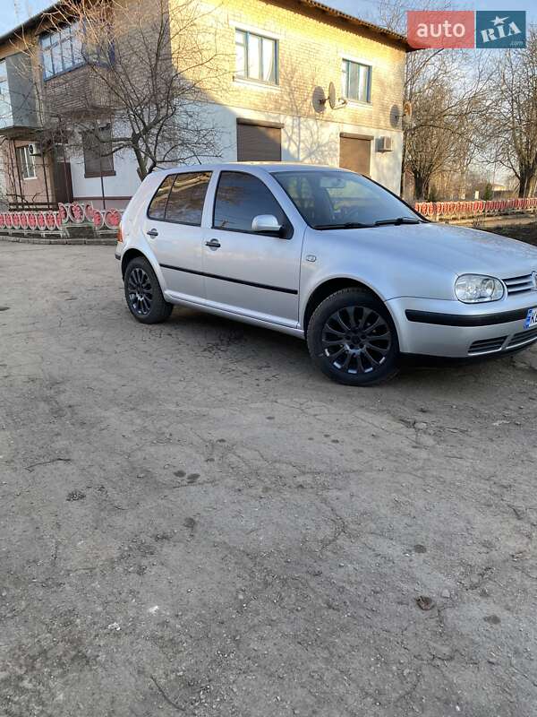 Хетчбек Volkswagen Golf 2000 в Софіївці