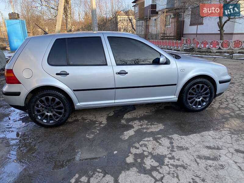 Хетчбек Volkswagen Golf 2000 в Софіївці
