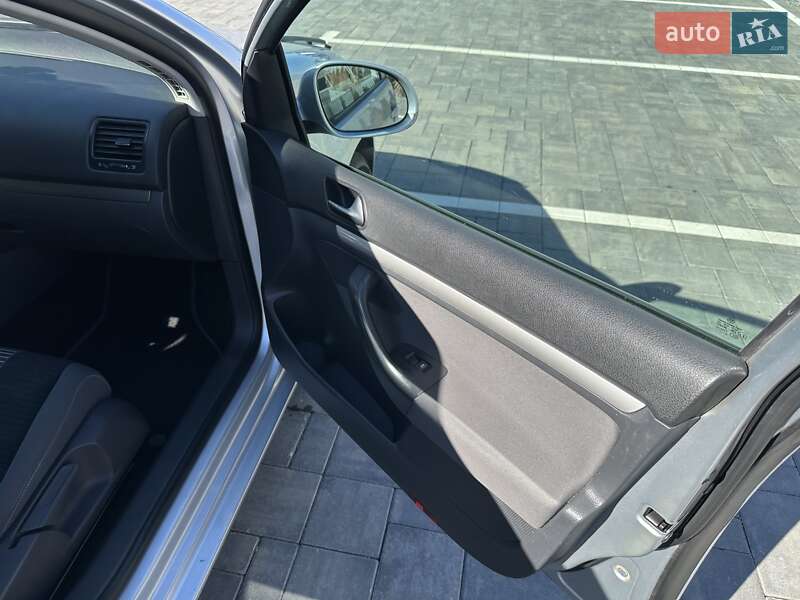 Хэтчбек Volkswagen Golf 2008 в Луцке