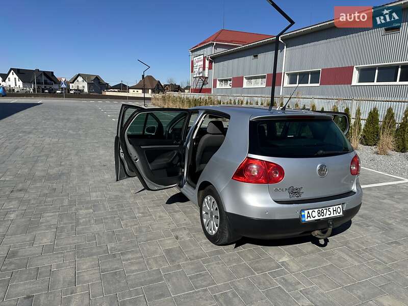 Хэтчбек Volkswagen Golf 2008 в Луцке