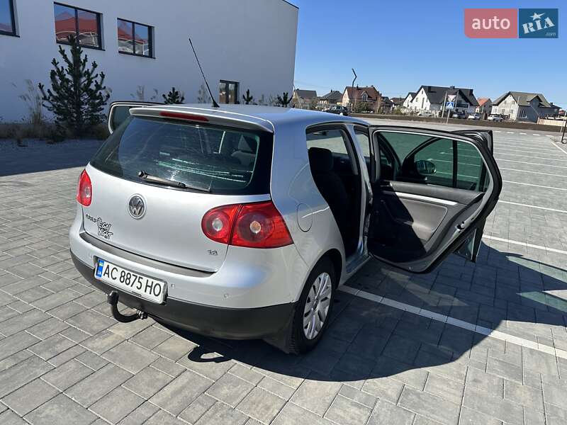 Хэтчбек Volkswagen Golf 2008 в Луцке