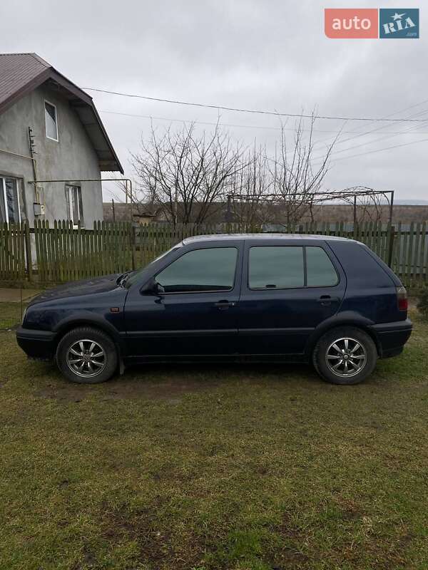 Хетчбек Volkswagen Golf 1993 в Тлумачі