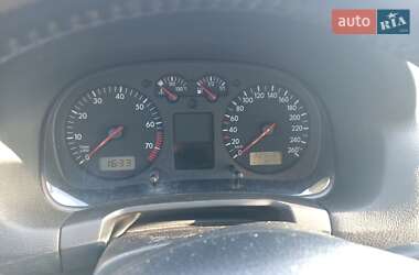 Хэтчбек Volkswagen Golf 2001 в Вараше