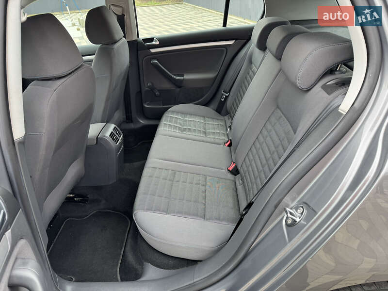 Хетчбек Volkswagen Golf 2007 в Сваляві